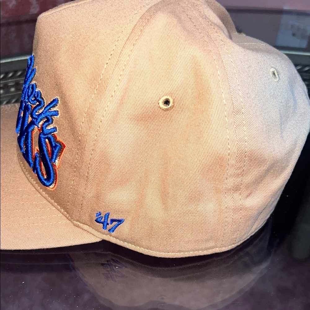 New York Knicks Tan and Black Caps - Picture 3 of 11